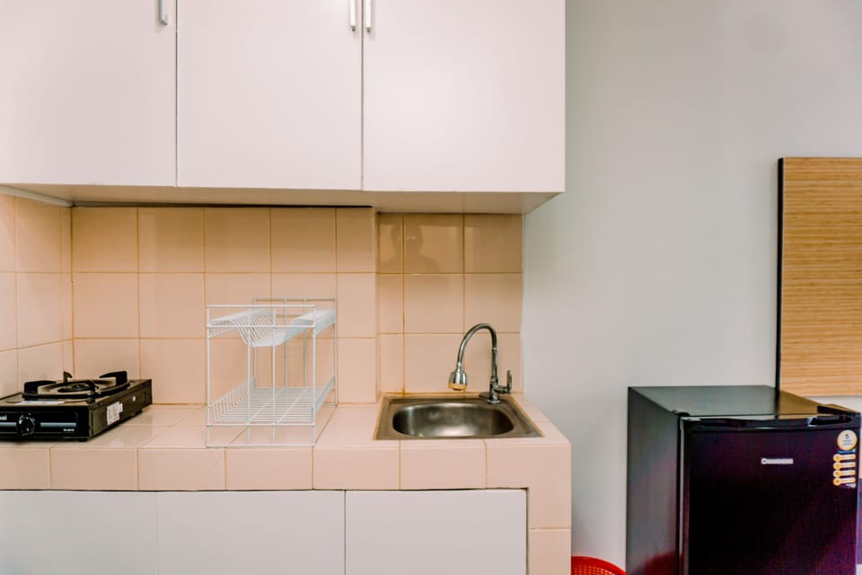 Studio | Private kitchen | Fridge, stovetop, cookware/dishes/utensils, dining tables