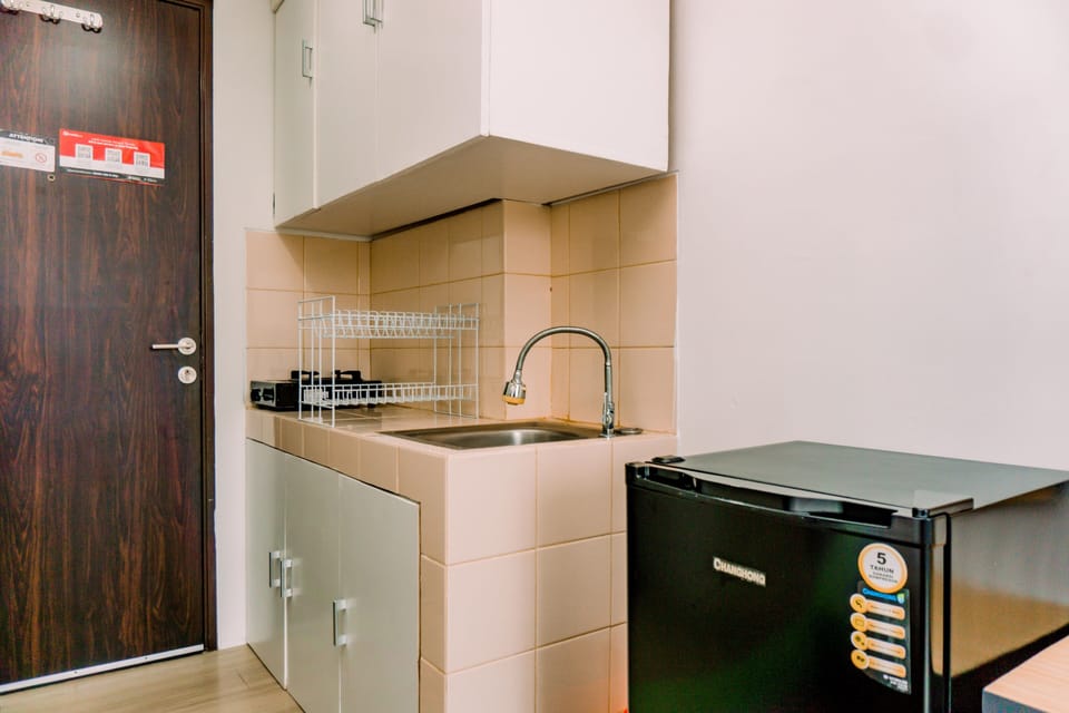 Studio | Private kitchen | Fridge, stovetop, cookware/dishes/utensils, dining tables