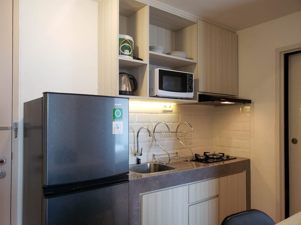 Apartment, 2 Bedrooms | Private kitchen | Fridge, stovetop, cookware/dishes/utensils, dining table