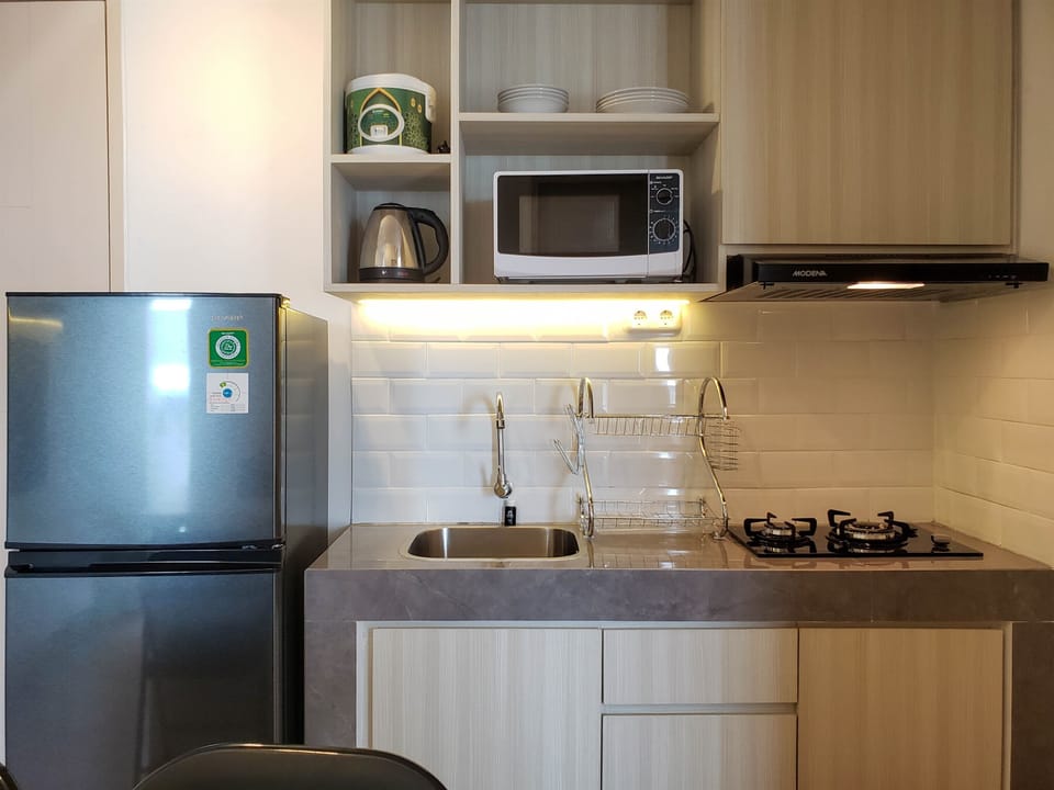 Apartment, 2 Bedrooms | Private kitchen | Fridge, stovetop, cookware/dishes/utensils, dining table