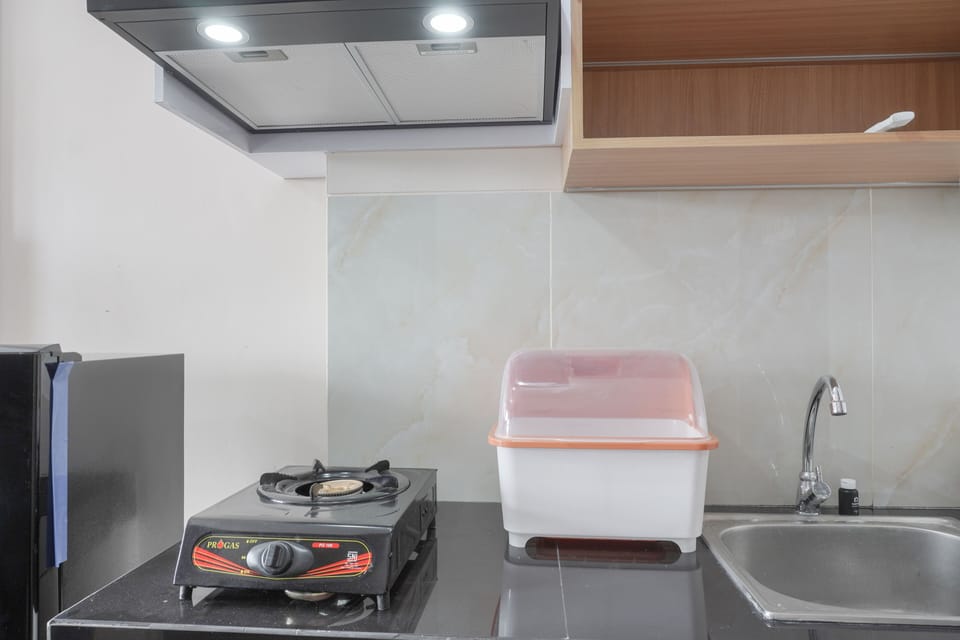 Studio | Private kitchen | Fridge, stovetop, cookware/dishes/utensils, dining tables