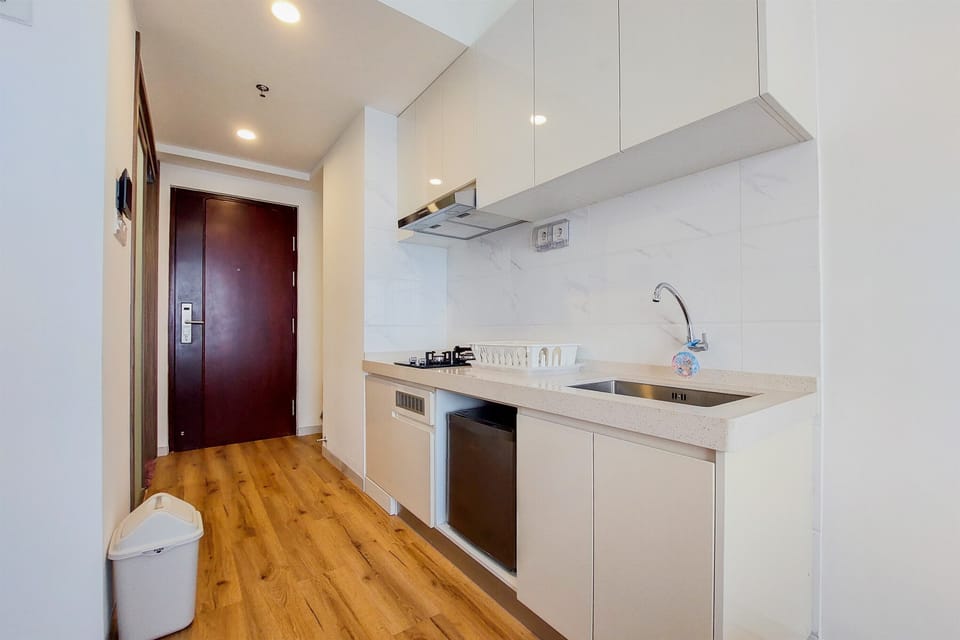 Studio | Private kitchen | Fridge, stovetop, cookware/dishes/utensils, dining tables