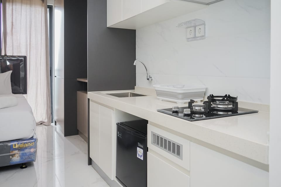 Studio | Private kitchen | Fridge, stovetop, cookware/dishes/utensils, dining tables