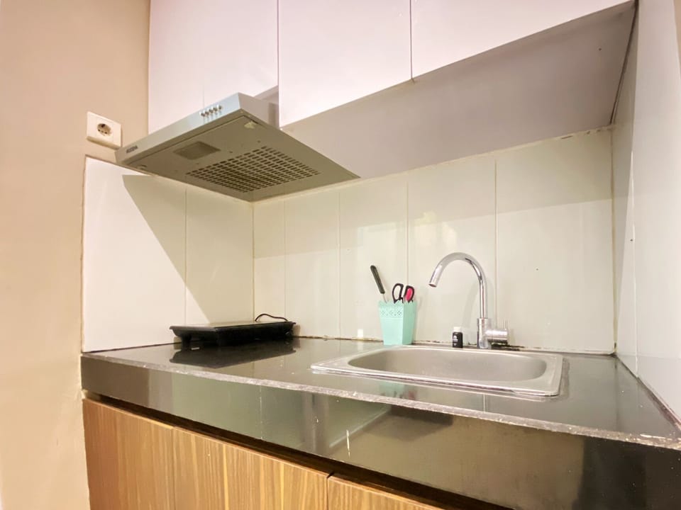 Apartment, 1 Bedroom | Private kitchen | Fridge, stovetop, cookware/dishes/utensils, dining tables