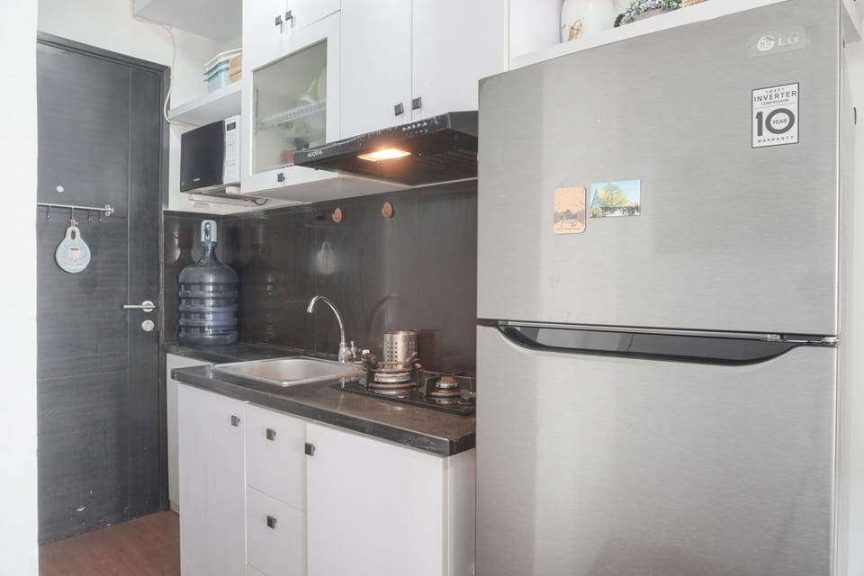 Studio | Private kitchen | Fridge, stovetop, cookware/dishes/utensils, dining tables
