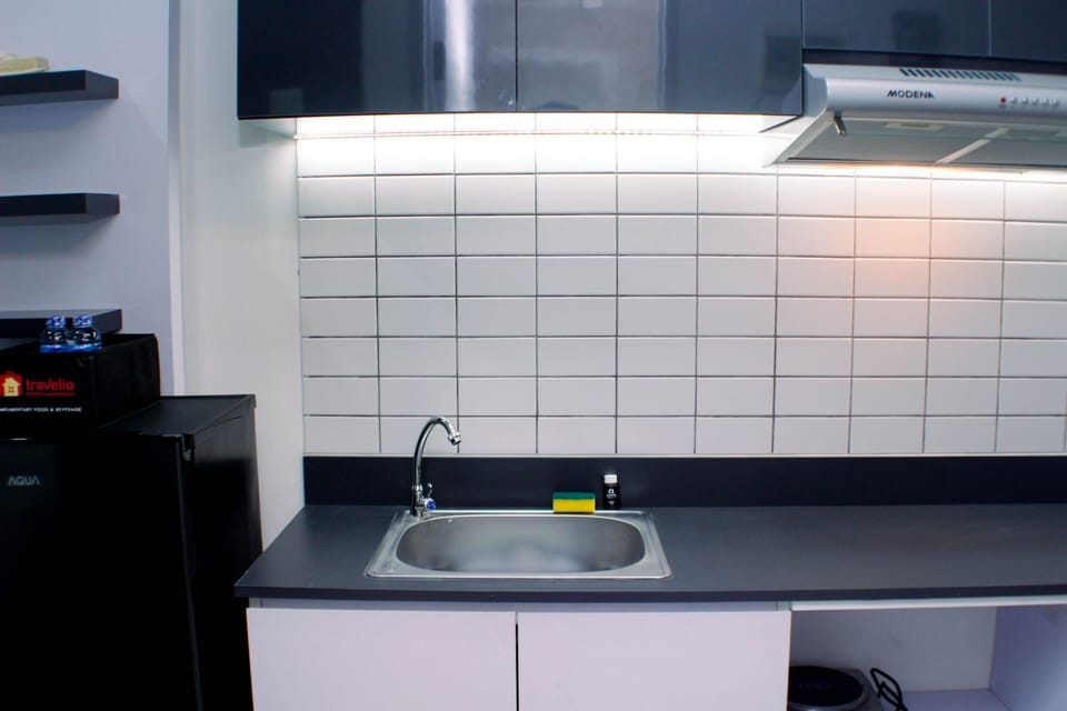 Studio | Private kitchen | Fridge, stovetop, cookware/dishes/utensils, dining tables