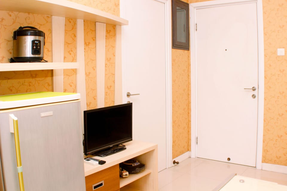 Apartment, 2 Bedrooms | Living area | TV