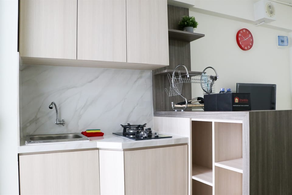 Apartment, 2 Bedrooms | Private kitchen | Fridge, stovetop, cookware/dishes/utensils, dining tables