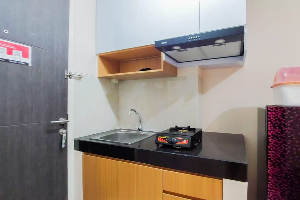 Studio | Private kitchen | Fridge, stovetop, cookware/dishes/utensils, dining tables