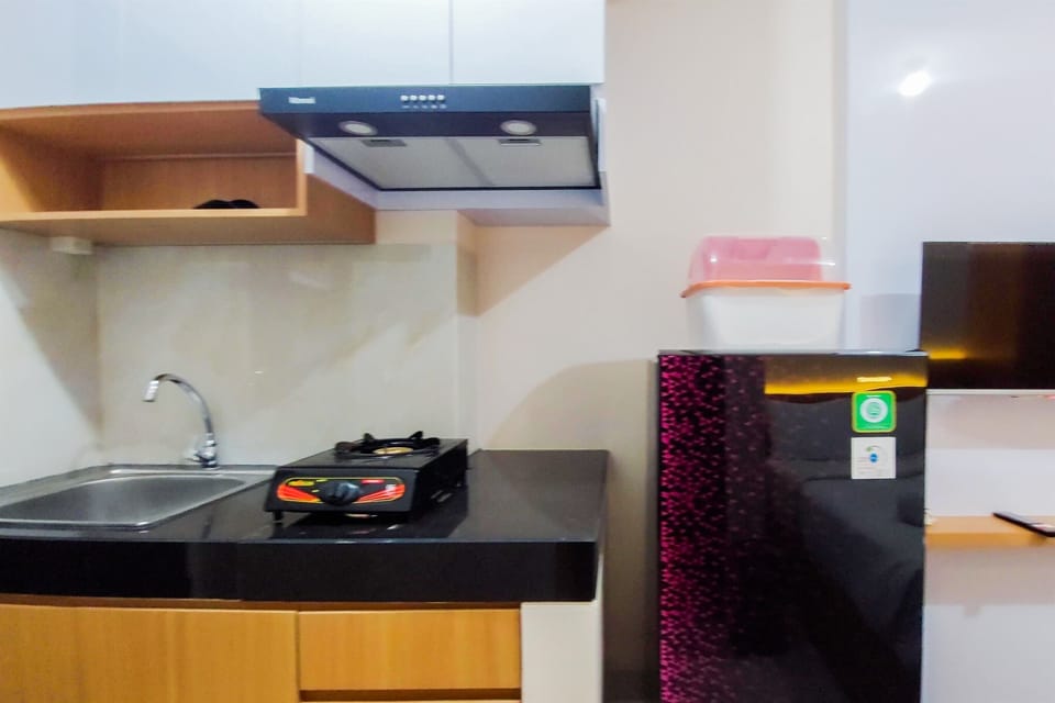 Studio | Private kitchen | Fridge, stovetop, cookware/dishes/utensils, dining tables