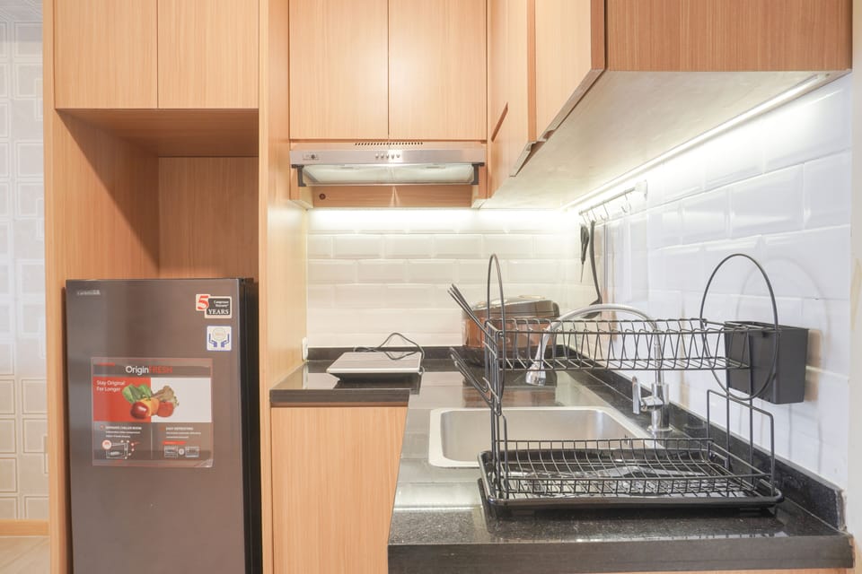 Apartment, 2 Bedrooms | Private kitchen | Fridge, stovetop, cookware/dishes/utensils, dining tables