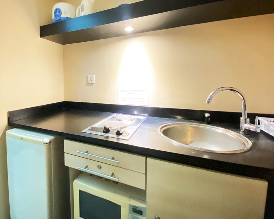 Apartment, 1 Bedroom | Private kitchen | Fridge, stovetop, cookware/dishes/utensils, dining tables