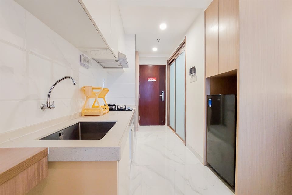 Studio, 1 Bedroom | Private kitchen | Fridge, stovetop, cookware/dishes/utensils, dining table