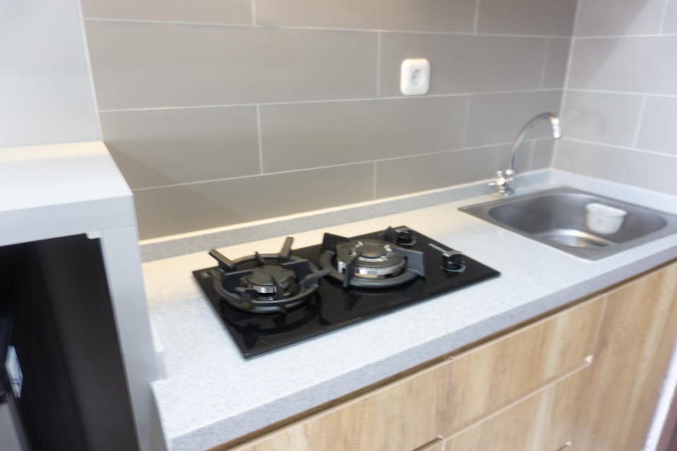 Standard Studio | Private kitchen | Fridge, stovetop, rice cooker, cookware/dishes/utensils