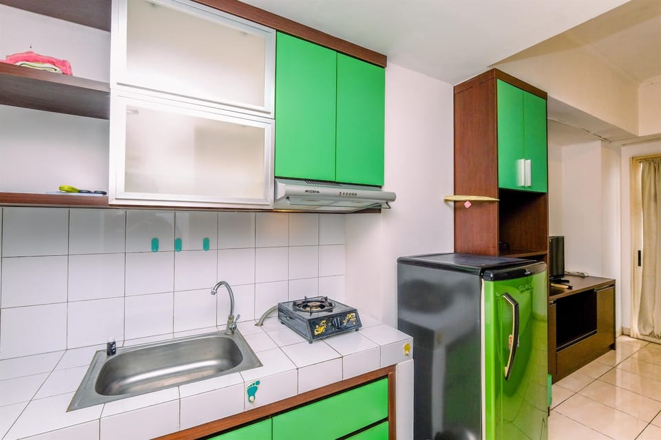 Studio | Private kitchen | Fridge, stovetop, cookware/dishes/utensils, dining tables