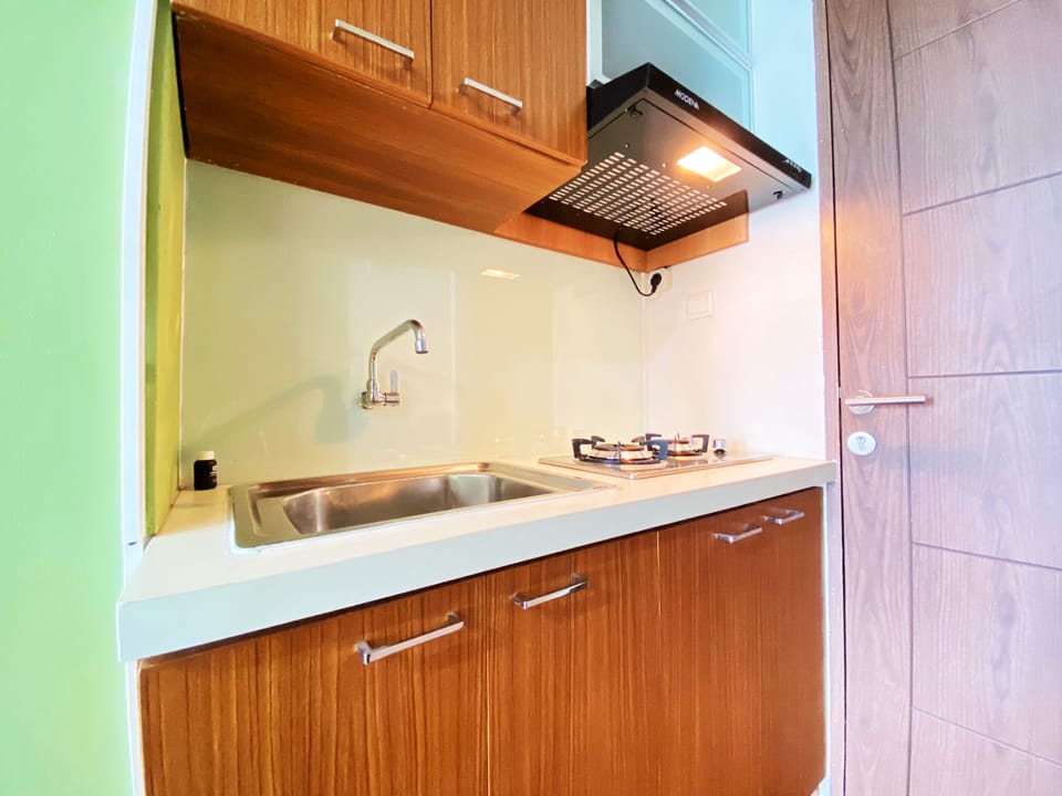 Studio | Private kitchen | Fridge, stovetop, cookware/dishes/utensils, dining tables