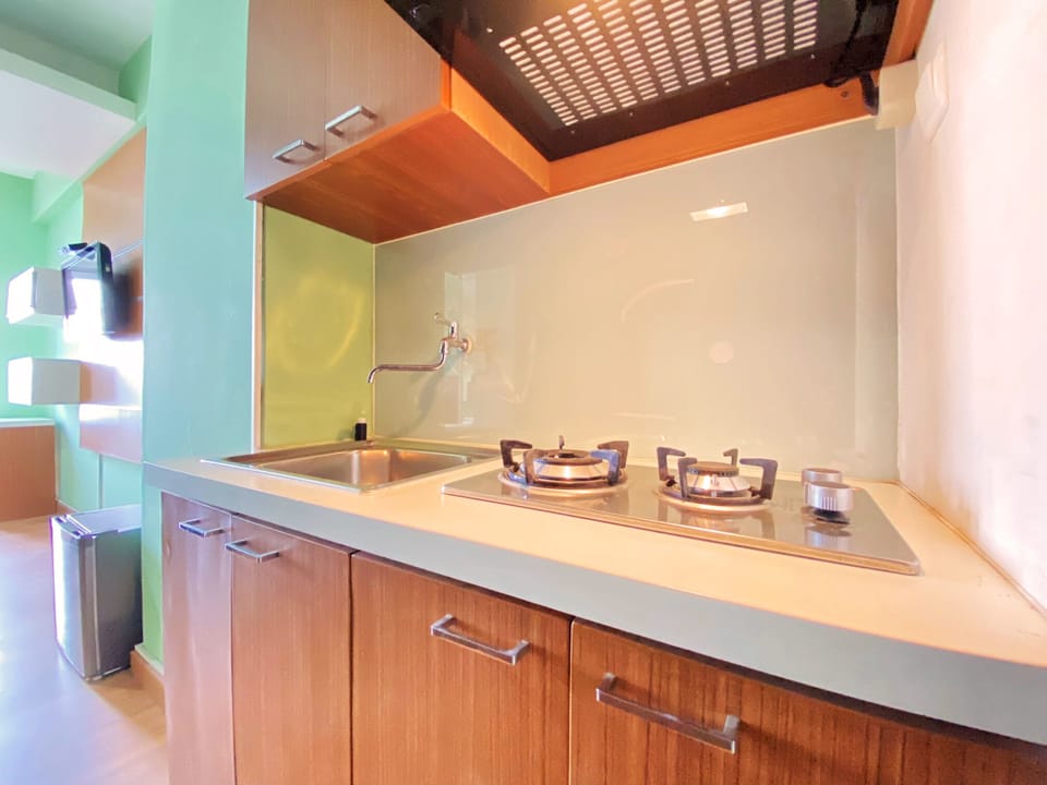 Studio | Private kitchen | Fridge, stovetop, cookware/dishes/utensils, dining tables