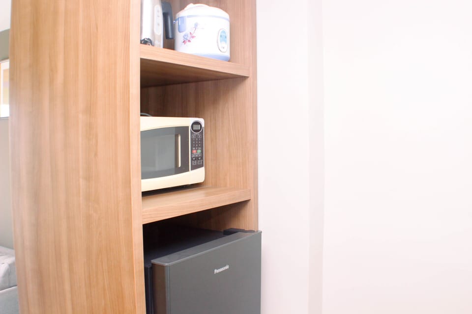 Apartment, 1 Bedroom | Private kitchen | Fridge, stovetop, cookware/dishes/utensils, dining tables