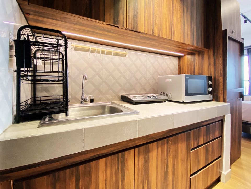 Studio | Private kitchen | Fridge, stovetop, cookware/dishes/utensils, dining tables