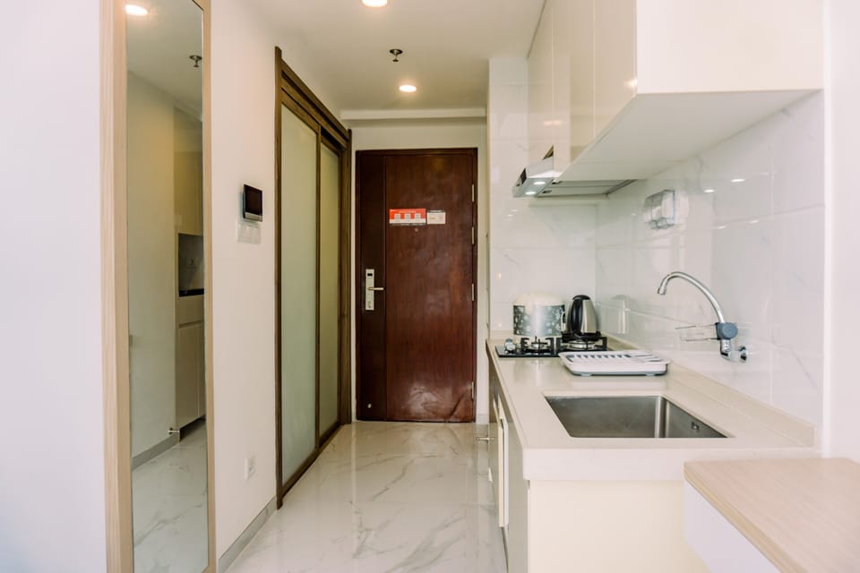 Studio | Private kitchen | Fridge, stovetop, cookware/dishes/utensils, dining tables
