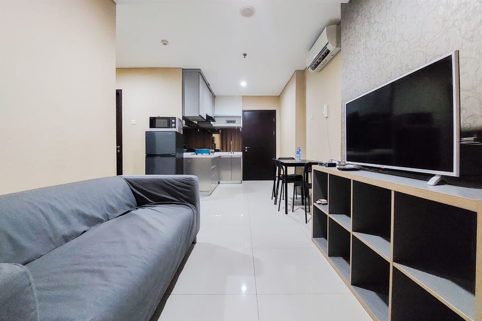 Apartment, 2 Bedrooms | Living area | TV