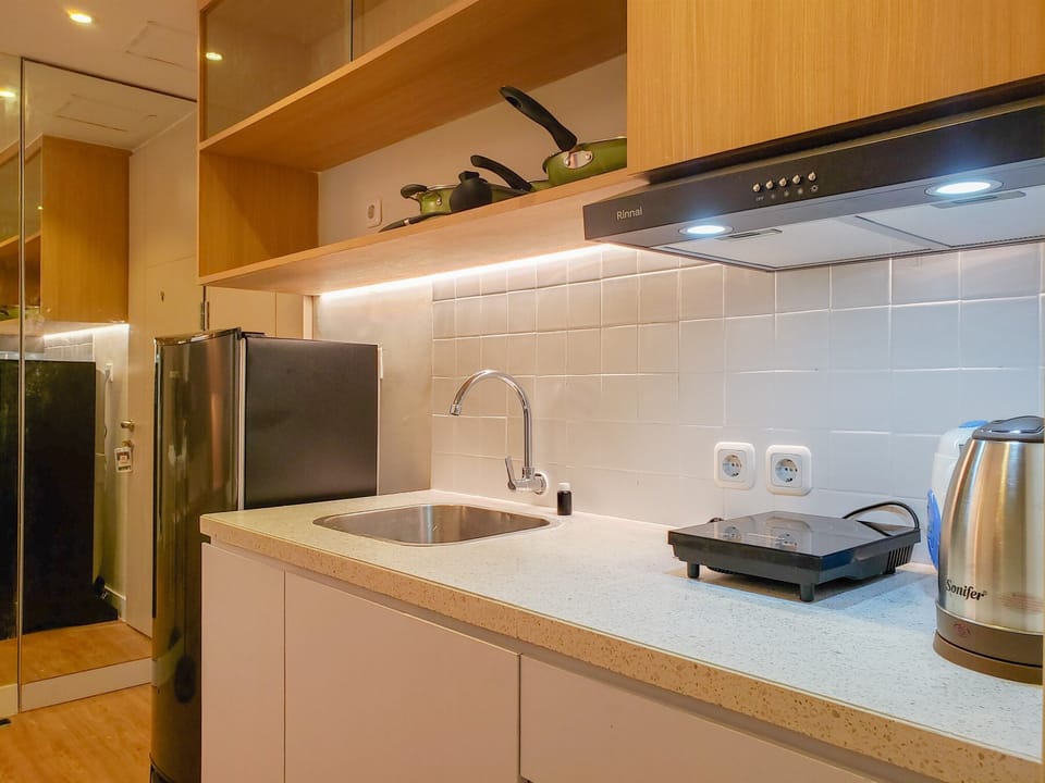 Apartment, 2 Bedrooms | Private kitchen | Fridge, stovetop, cookware/dishes/utensils, dining tables