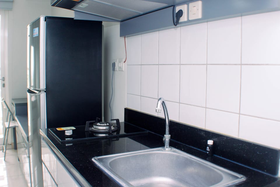 Studio | Private kitchen | Fridge, stovetop, cookware/dishes/utensils, dining tables