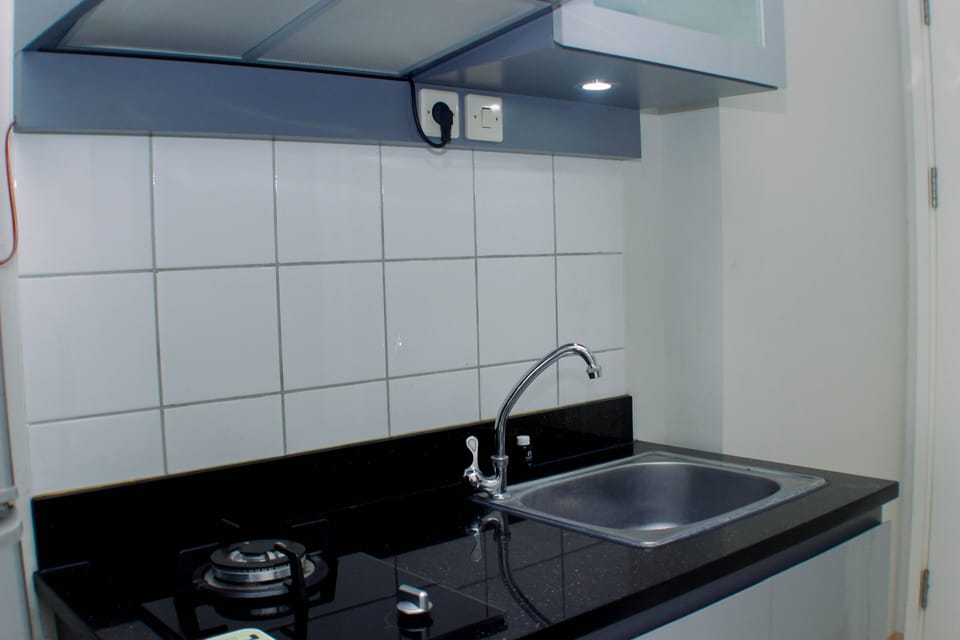 Studio | Private kitchen | Fridge, stovetop, cookware/dishes/utensils, dining tables
