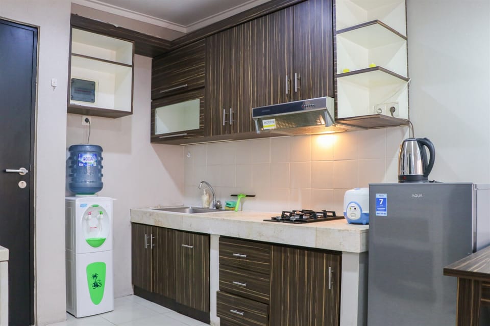 Apartment, 1 Bedroom | Private kitchen | Fridge, stovetop, cookware/dishes/utensils, dining tables