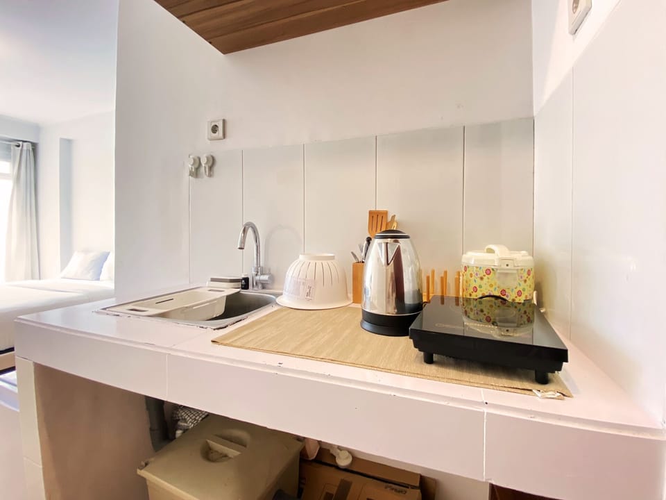 Studio | Private kitchen | Fridge, stovetop, cookware/dishes/utensils, dining tables
