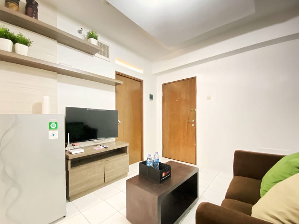Apartment, 2 Bedrooms | Living area | TV