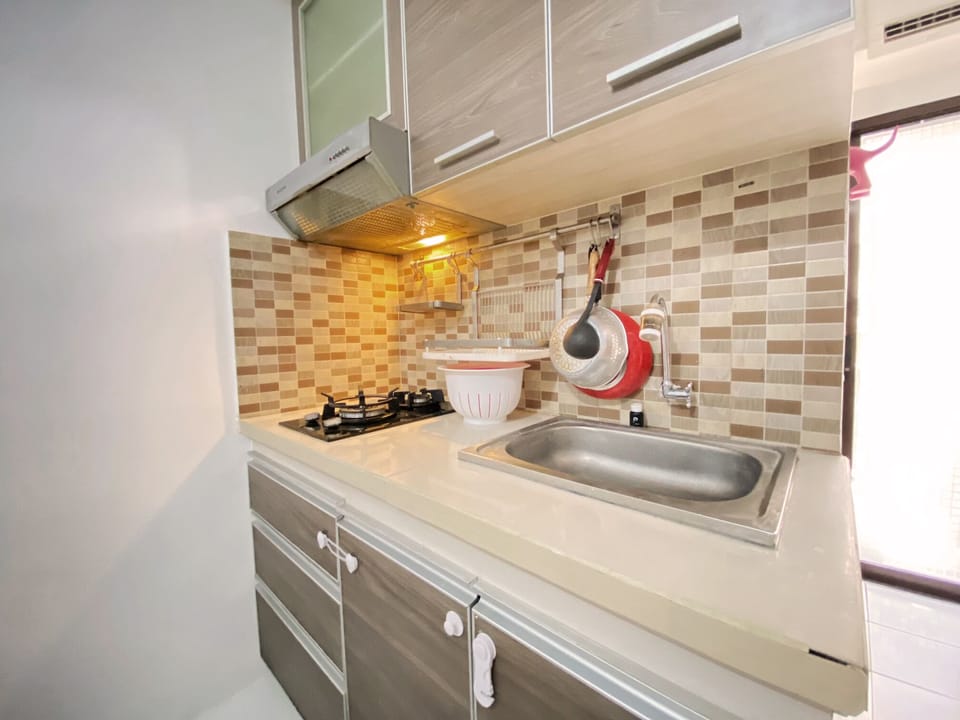 Apartment, 2 Bedrooms | Private kitchen | Fridge, stovetop, cookware/dishes/utensils, dining tables