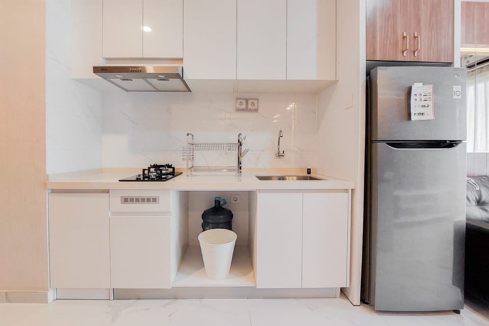 Apartment, 2 Bedrooms | Private kitchen | Fridge, stovetop, cookware/dishes/utensils, dining tables