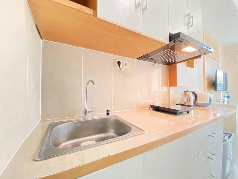 Studio | Private kitchen | Fridge, stovetop, cookware/dishes/utensils, dining tables