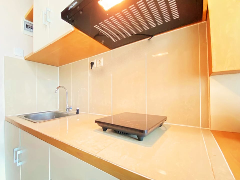Studio | Private kitchen | Fridge, stovetop, cookware/dishes/utensils, dining tables