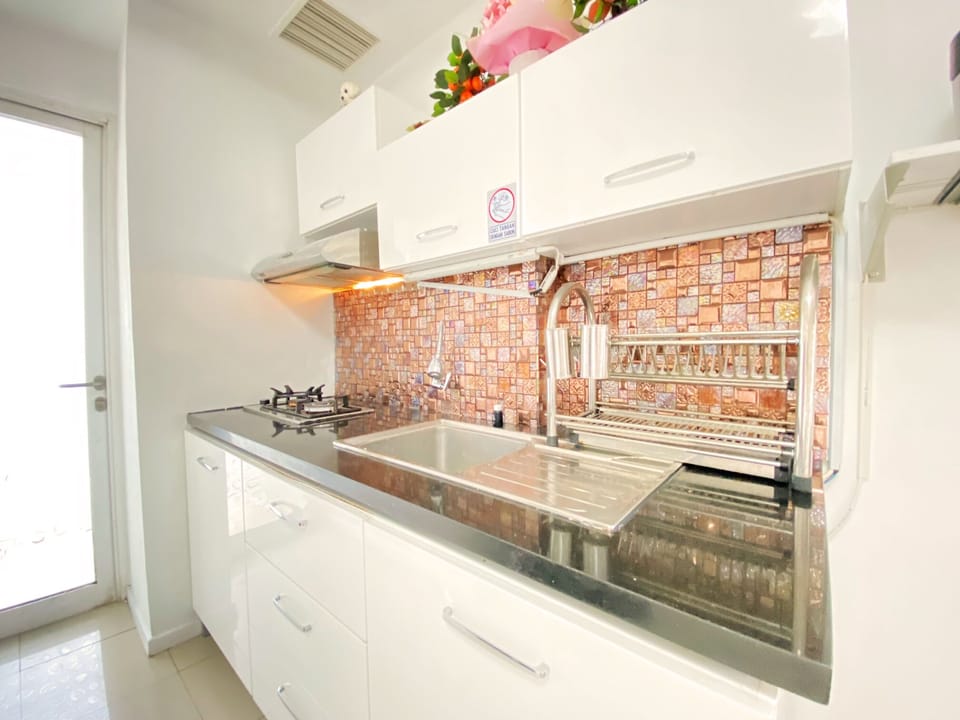 Apartment, 2 Bedrooms | Private kitchen | Fridge, stovetop, cookware/dishes/utensils, dining tables