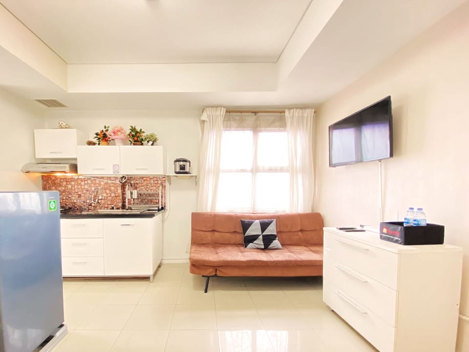 Apartment, 2 Bedrooms | Living area | TV