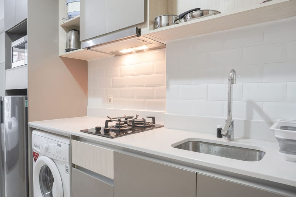 Studio | Private kitchen | Fridge, stovetop, cookware/dishes/utensils, dining tables