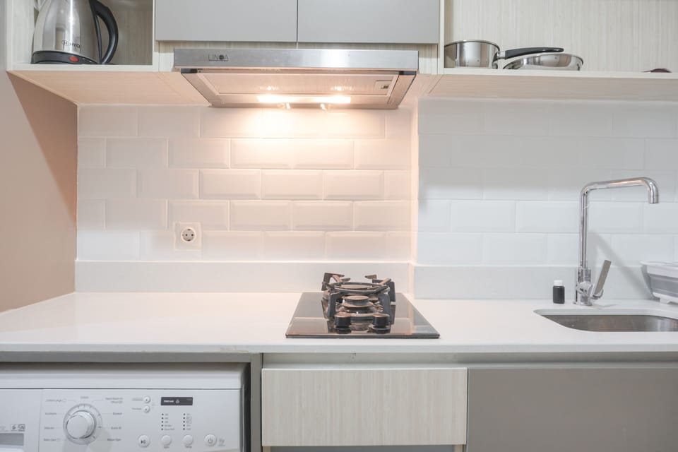 Studio | Private kitchen | Fridge, stovetop, cookware/dishes/utensils, dining tables