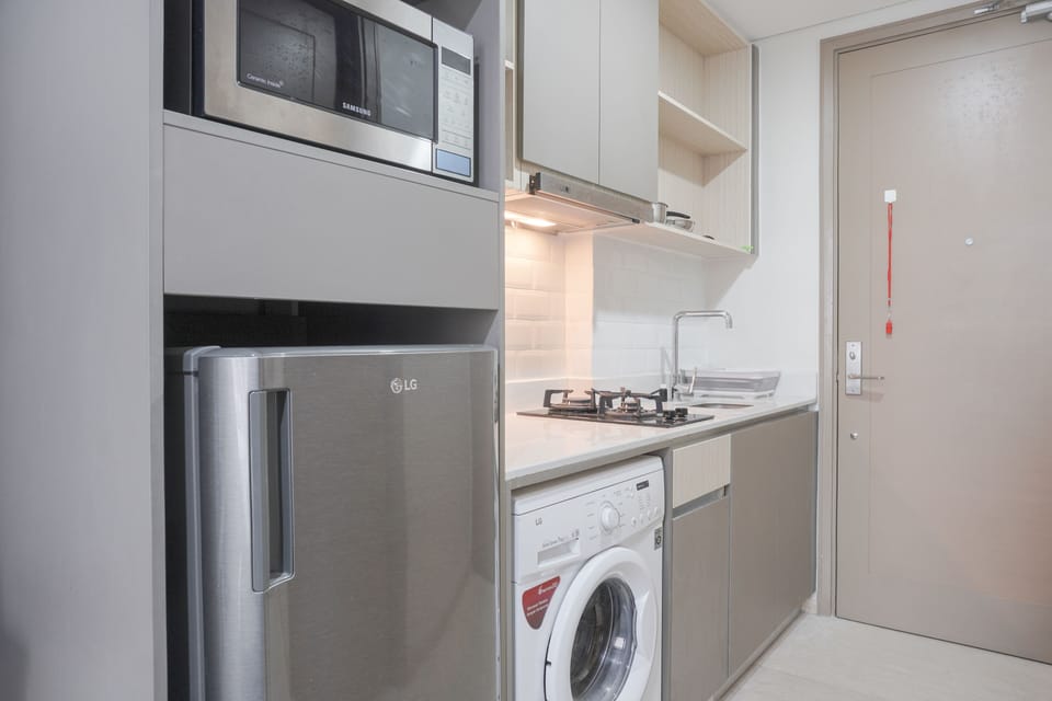 Studio | Private kitchen | Fridge, stovetop, cookware/dishes/utensils, dining tables