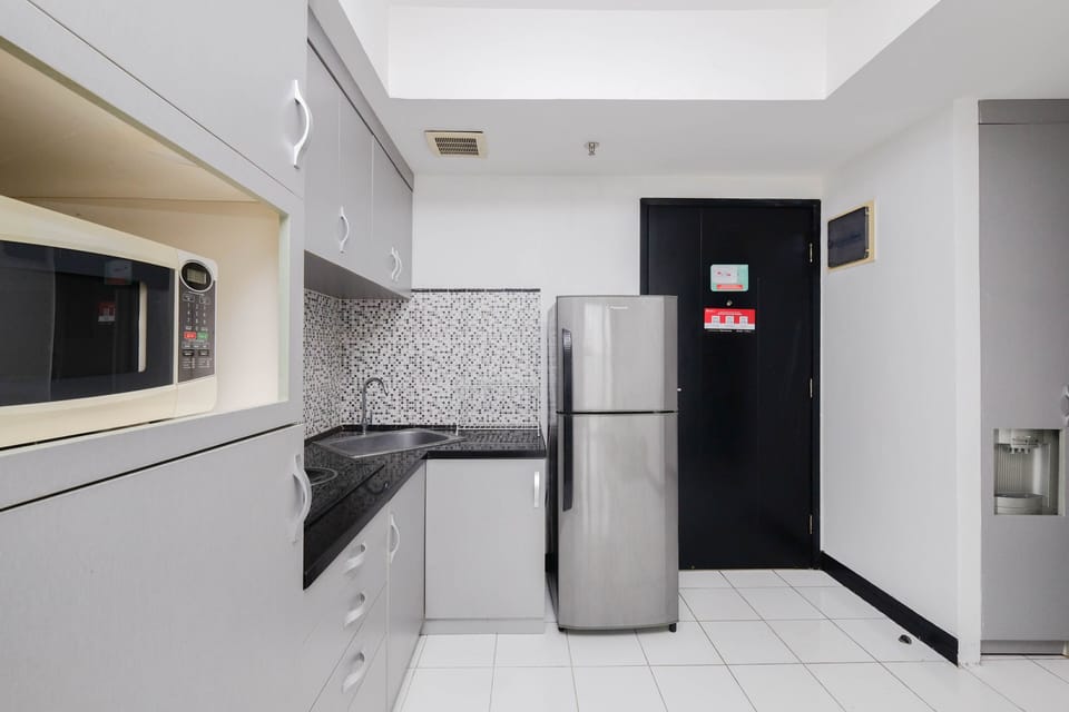 Apartment, 1 Bedroom | Private kitchen | Fridge, stovetop, cookware/dishes/utensils, dining tables