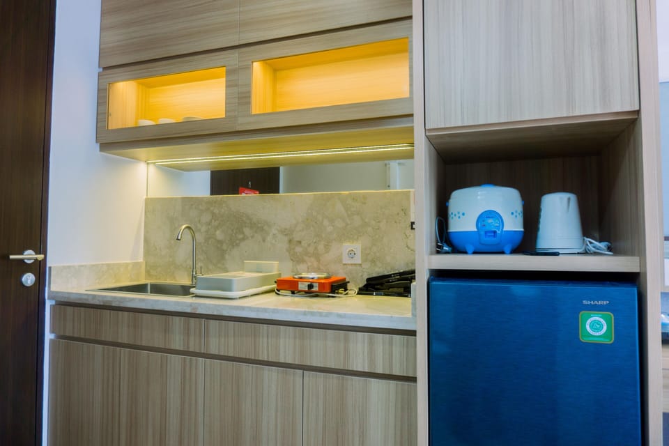 Studio | Private kitchen | Fridge, stovetop, cookware/dishes/utensils, dining tables