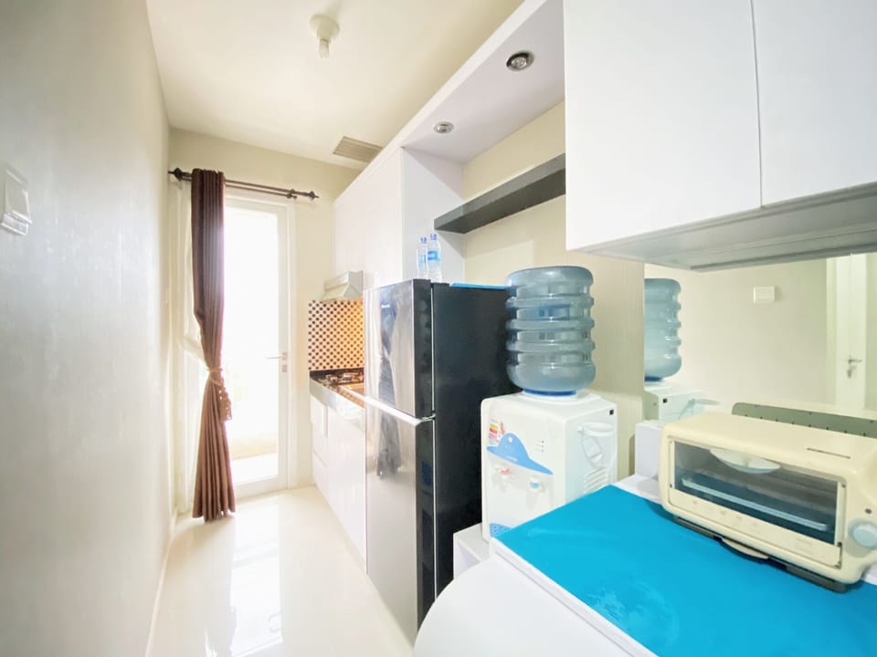 Apartment, 1 Bedroom | Private kitchen | Fridge, stovetop, cookware/dishes/utensils, dining tables