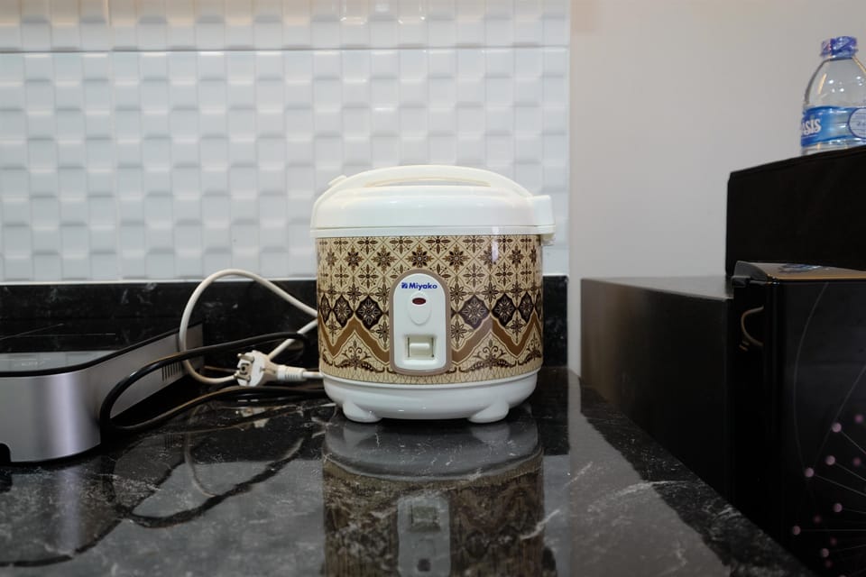 Studio | Private kitchen | Fridge, stovetop, cookware/dishes/utensils, dining tables