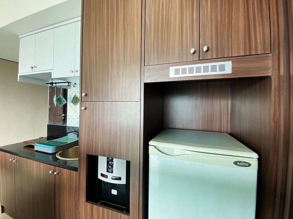 Apartment, 2 Bedrooms | Private kitchen | Fridge, stovetop, cookware/dishes/utensils, dining tables