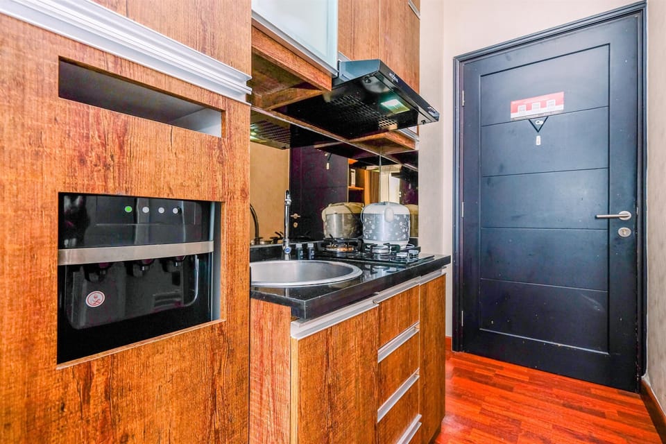 Studio | Private kitchen | Fridge, stovetop, cookware/dishes/utensils, dining tables