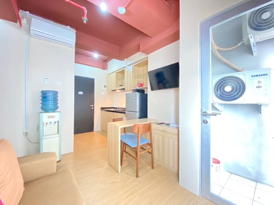 Apartment, 2 Bedrooms | Living area | TV