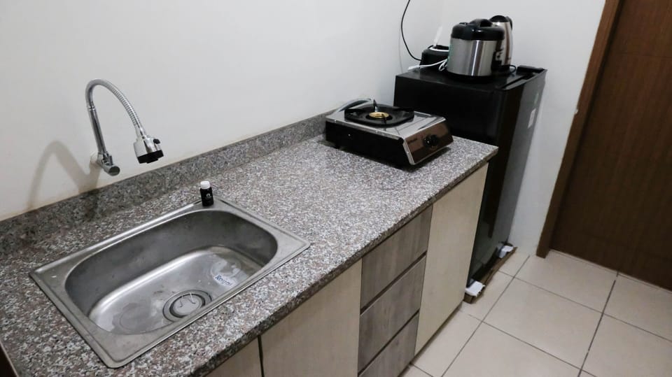 Apartment, 1 Bedroom | Private kitchen | Fridge, stovetop, cookware/dishes/utensils, dining tables