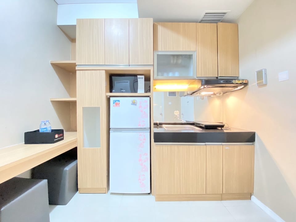 Apartment, 2 Bedrooms | Private kitchen | Fridge, stovetop, cookware/dishes/utensils, dining tables