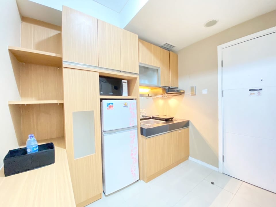 Apartment, 2 Bedrooms | Private kitchen | Fridge, stovetop, cookware/dishes/utensils, dining tables